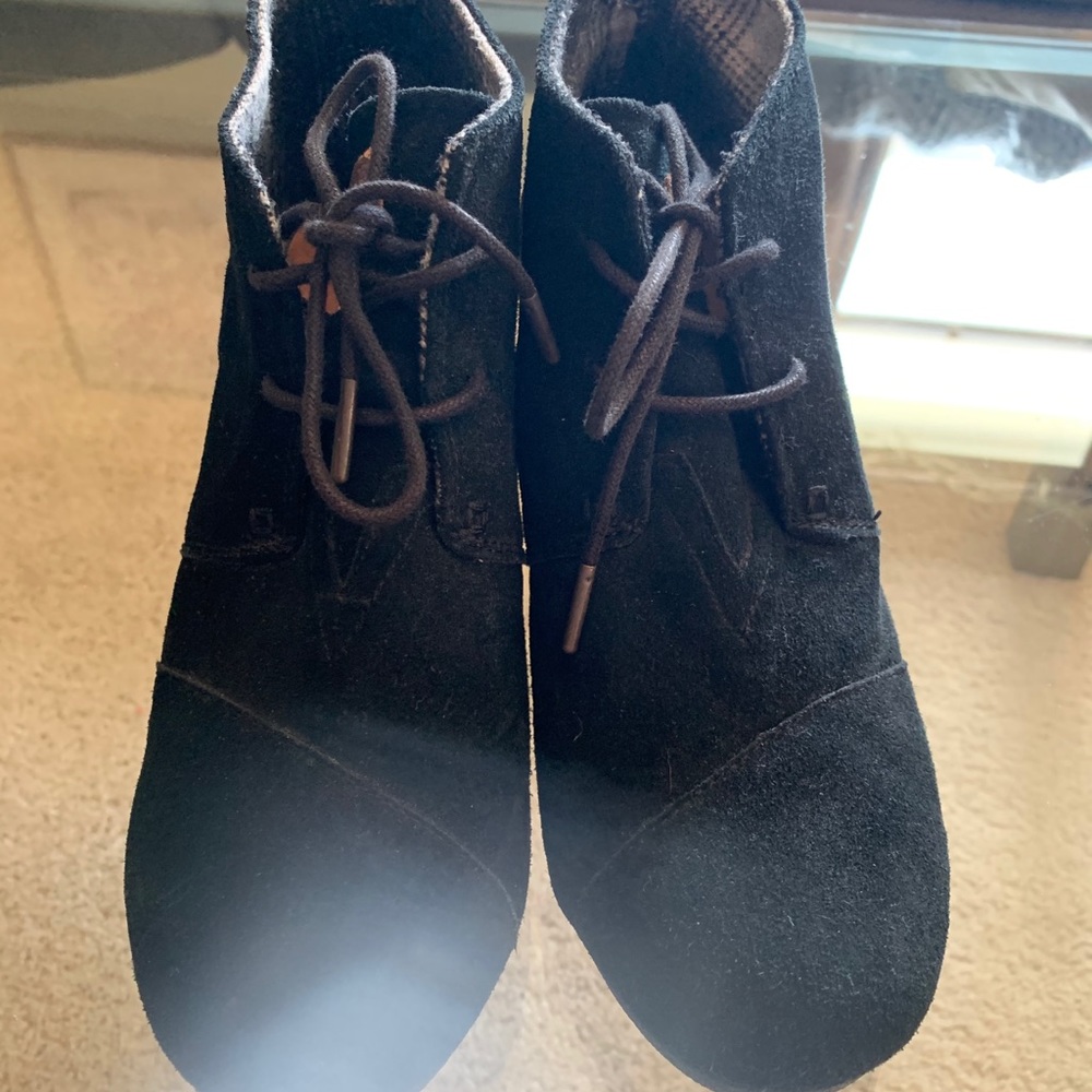 Women’s Toms black suede booties